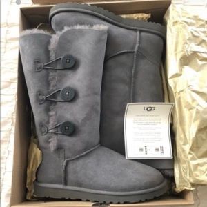 UGG Bailey Triple Button Boots. size 8. NWT.